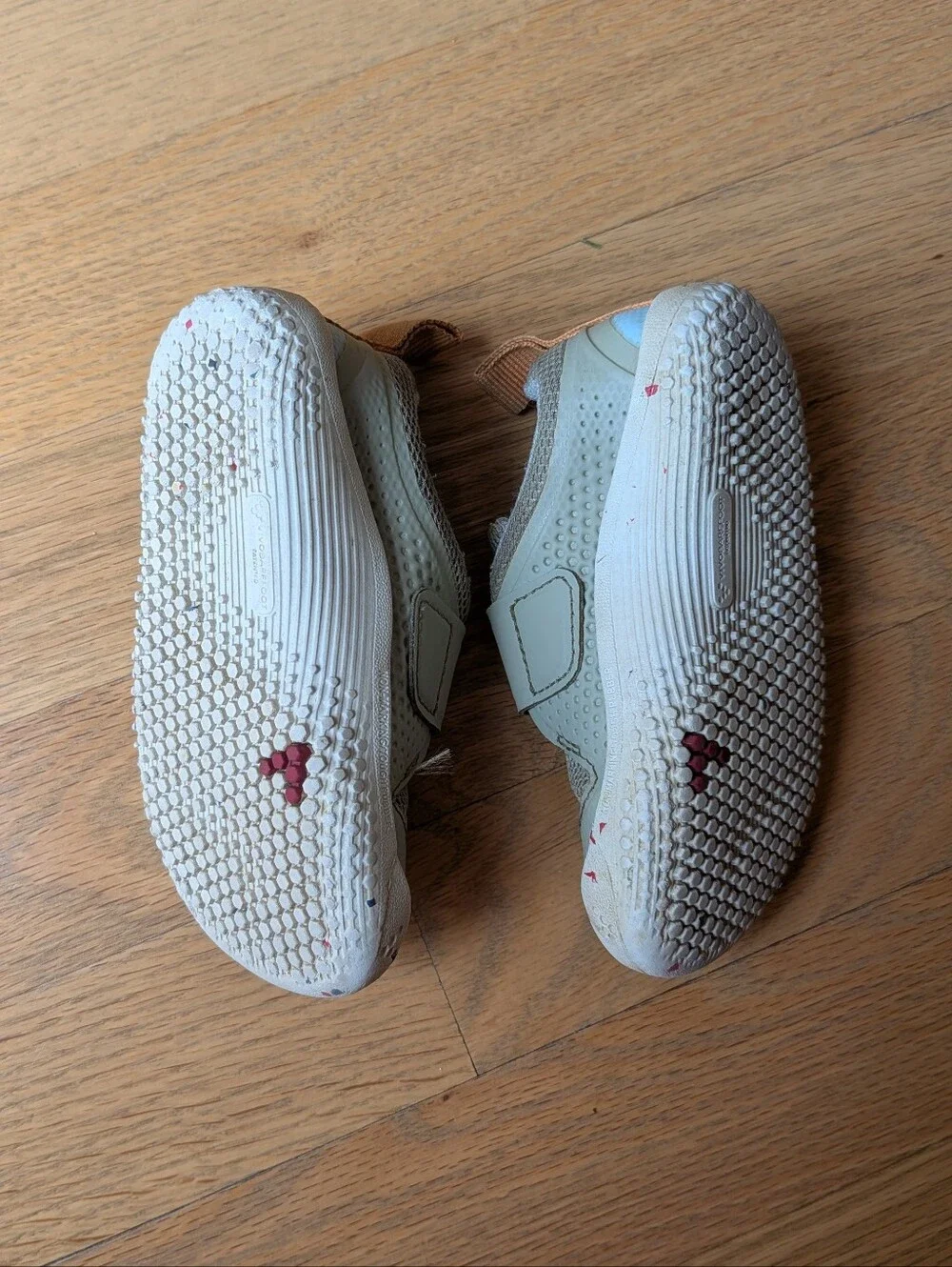Vivobarefoot 5T Gray And Peach Sneakers